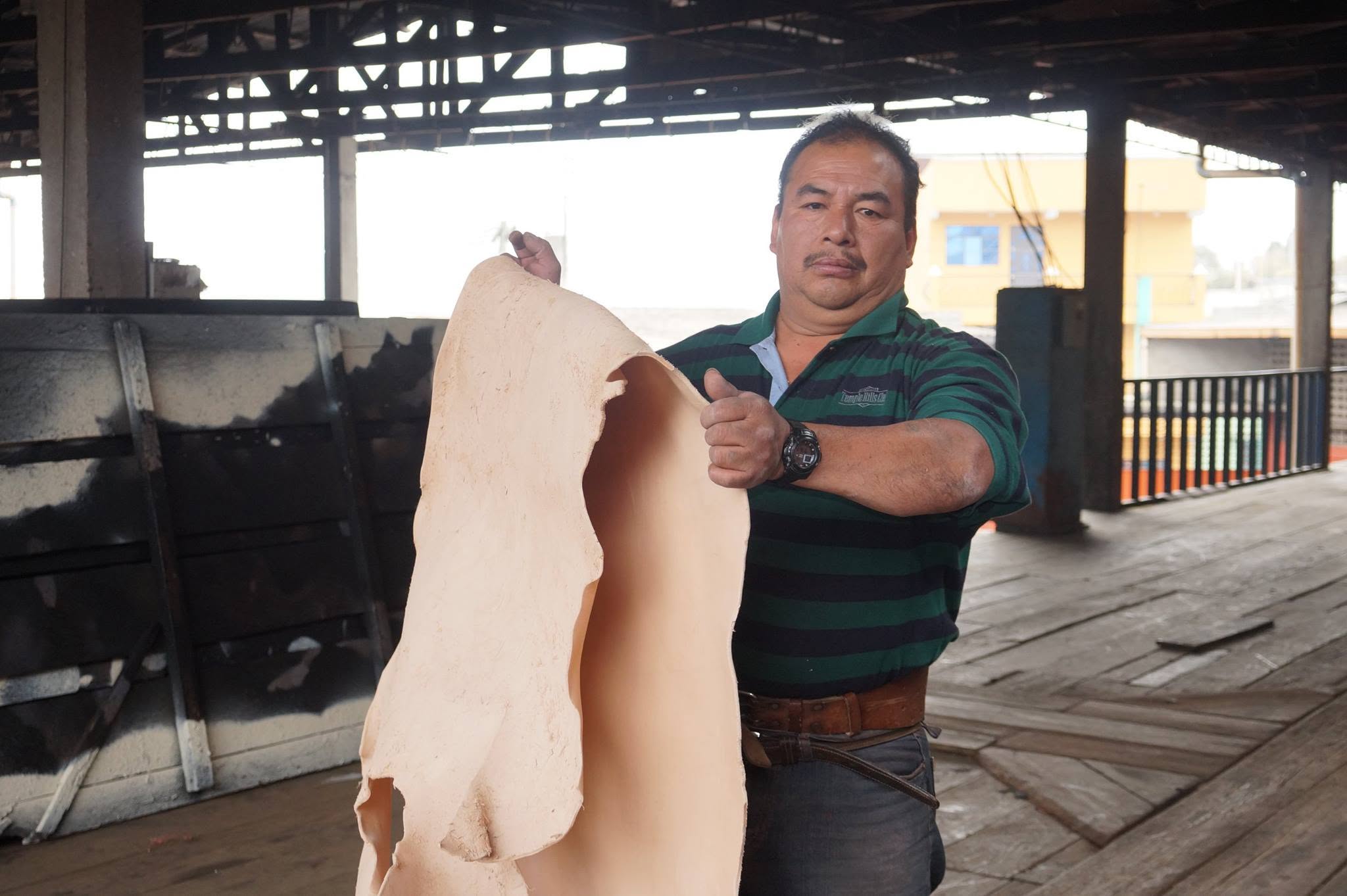 Trabajo de acabado de cuero en Tenería San Miguel